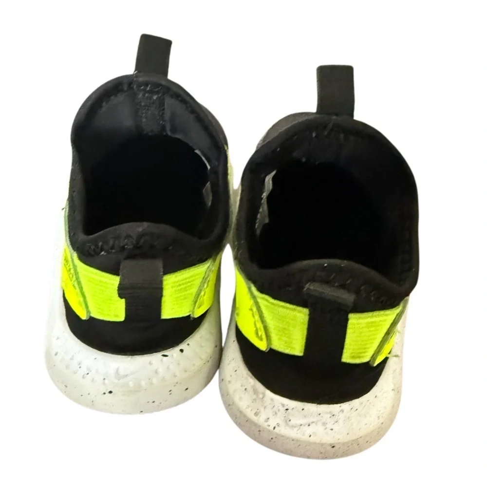 Nike dynamic sneakers